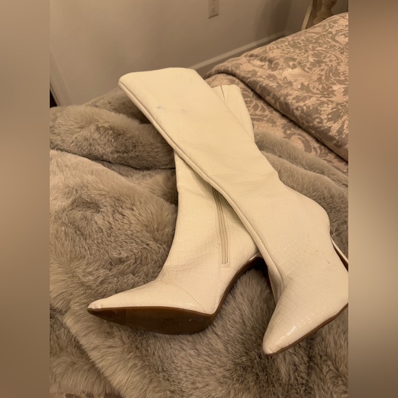 INC White Crocodile Boots - Picture 14 of 15